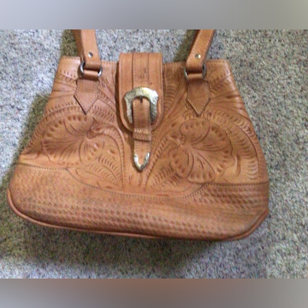Reasonable offers welcomed



American West handbag